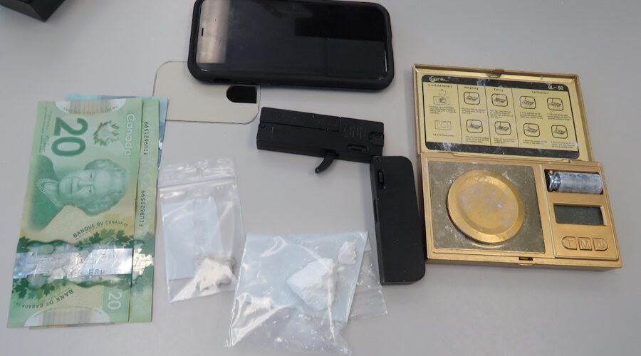 Kenora man caught with cocaine, handgun in Lakeside