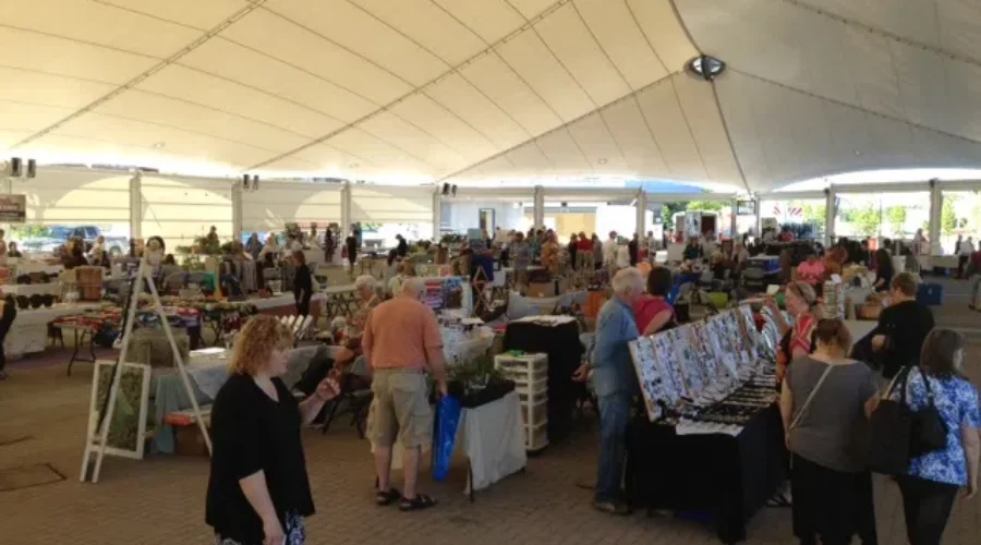 Main street closure for street market in Kenora