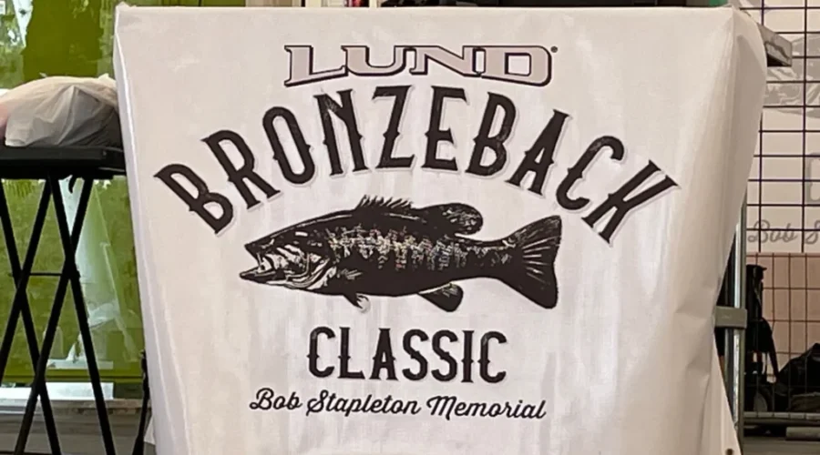 Hiebert and Amisola win Bronzeback