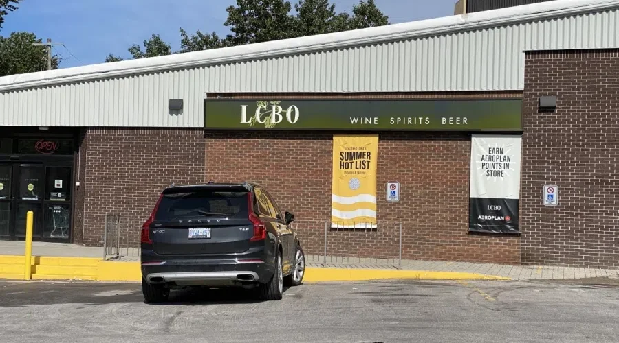OPSEU members at LCBO on strike