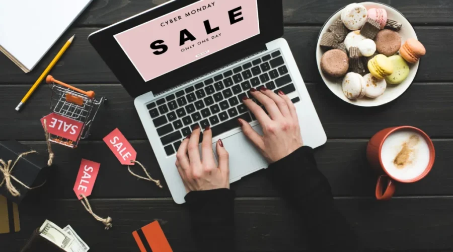 Canadians plan to spend more this holiday season: survey