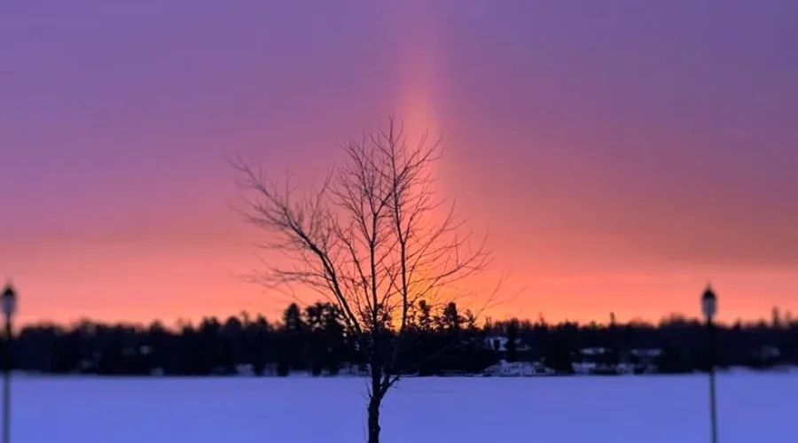 A Vibrant & Colourful “Hue” Over Northwestern Ontario