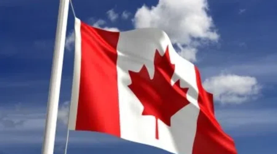 Ice Cutters Replace Manitoba Woman’s Tattered Canadian Flag