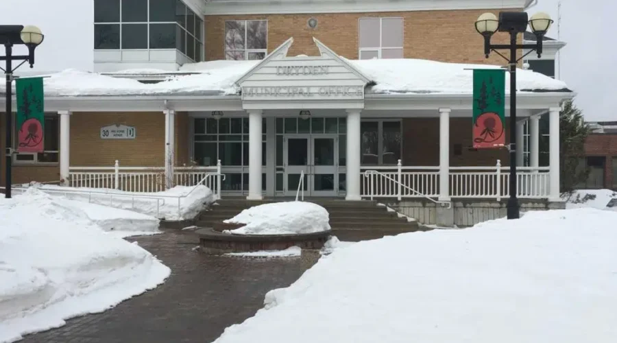 Municipalities take Buy Canada approach