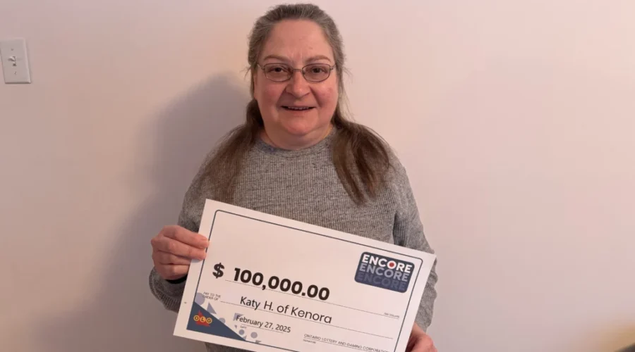 Kenora woman wins lottery prize