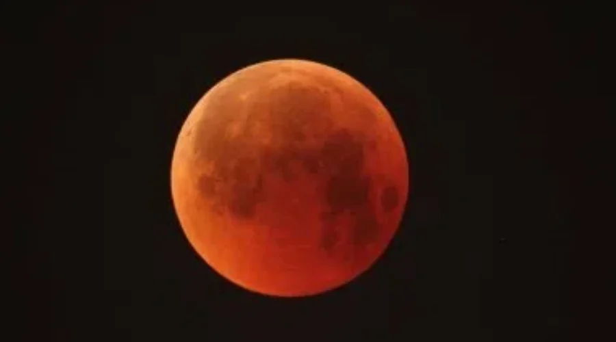Total Lunar Eclipse Set For EARLY Friday Morning