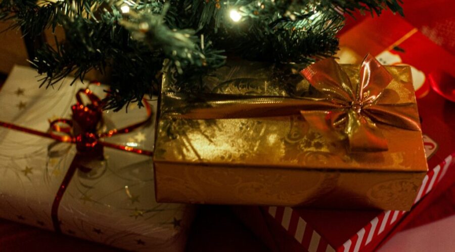 Lake Morning Show: Do you want to win a holiday gift?