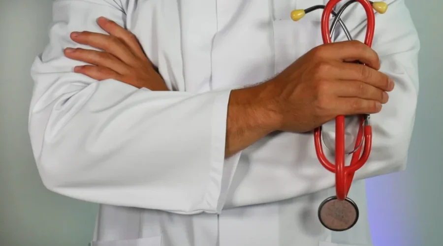 Feds hope to attract more international doctors with faster path to permanent residency