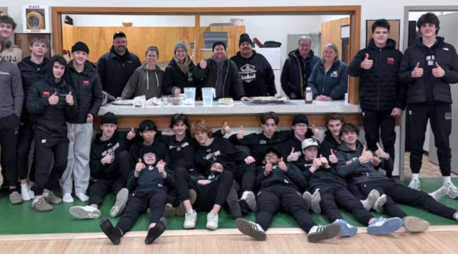 Manitoba town helps stranded high school hockey team