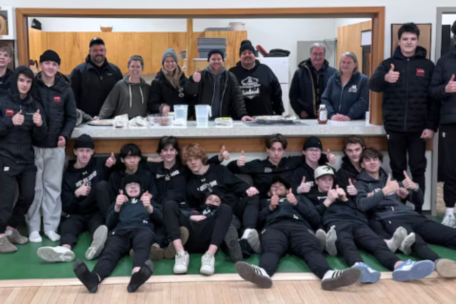 Manitoba town helps stranded high school hockey team