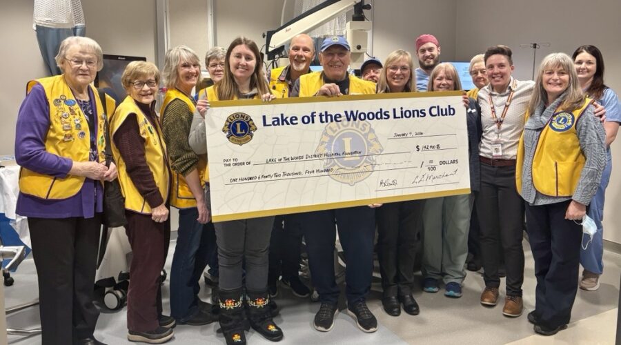 Lions donate to cataract surgery equipment