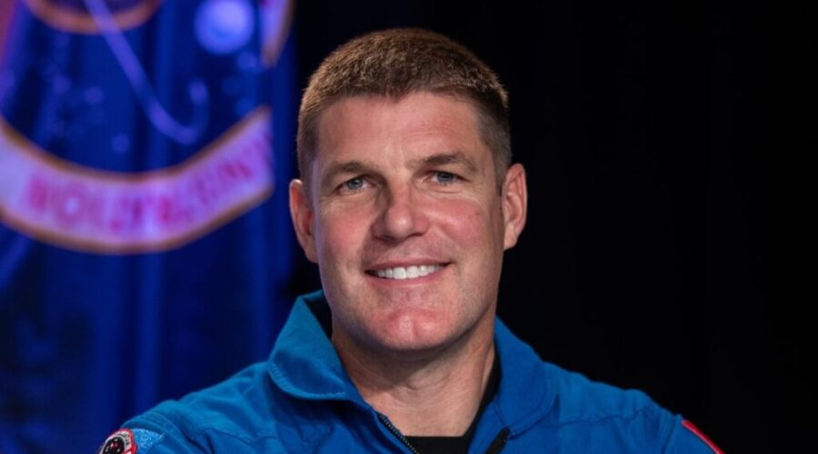 Artemis II returns to Canada for first time since trip around moon
