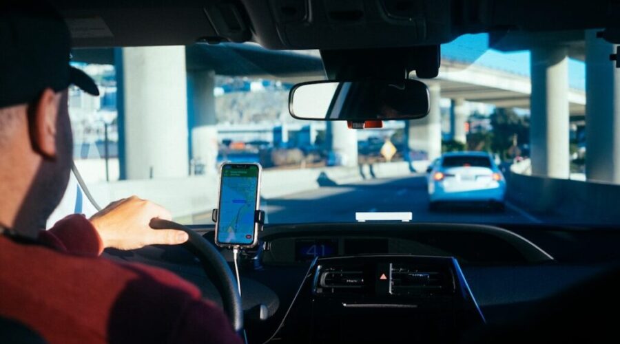Province-wide driver registry urged for taxis and ride-hailing drivers