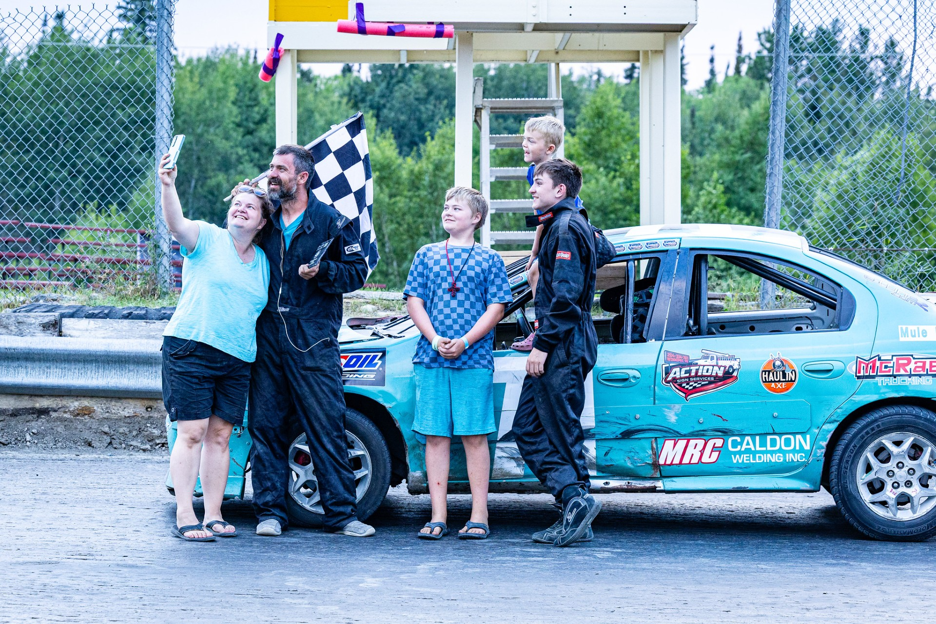 #71 Jeremy Wall of Crystal City, MB takes a selfie with his family after winning the HD Contracting Ent. 4-Cylinders feature race on Sunday, August 2. He claimed the Dinner Jacket Classic Series Championship. (Photo by Laurens Kaldeway)